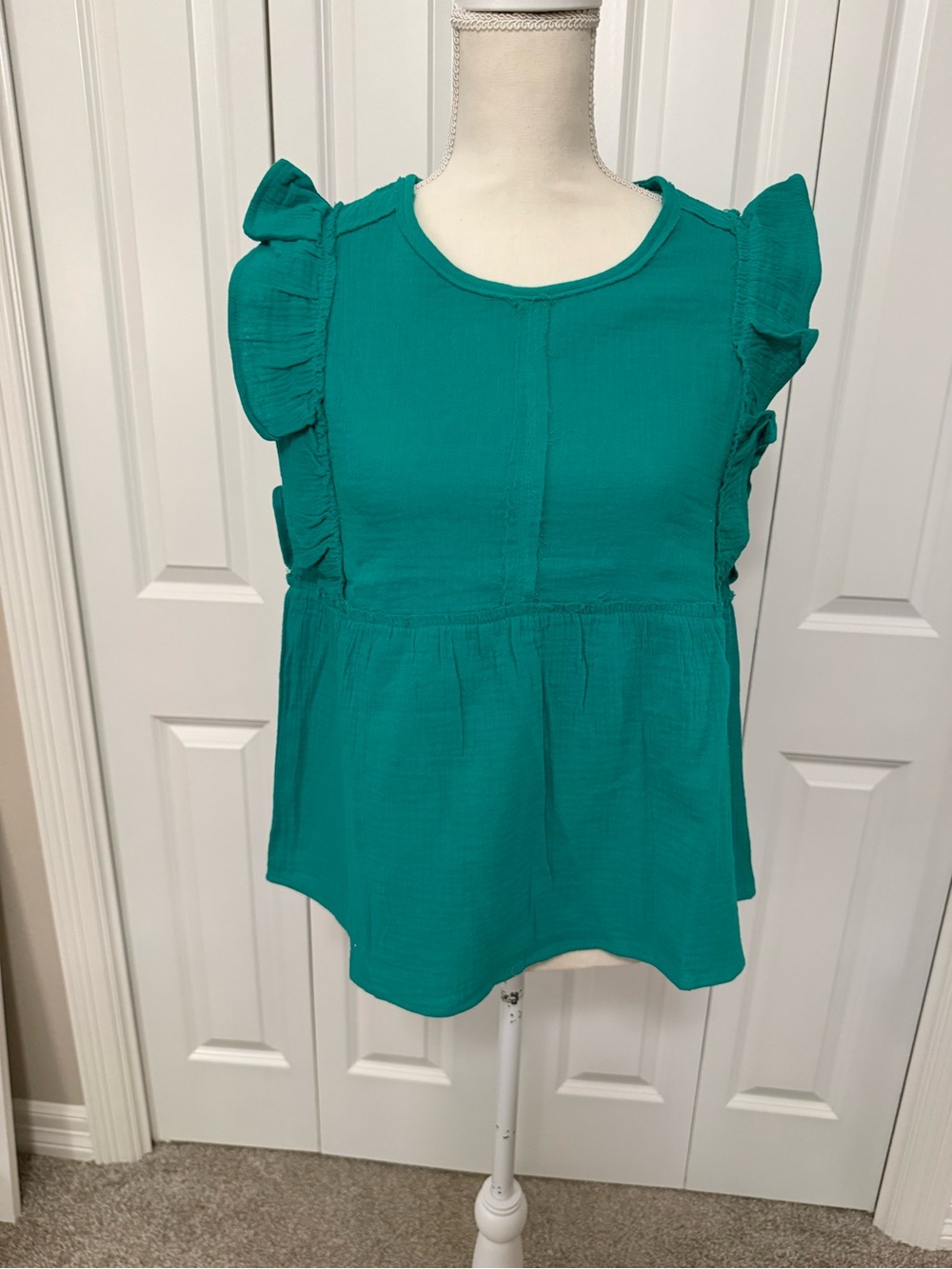 New In Sleeveless Kelly Green Ruffle Peplum Top Size Large NWT - Picture 4 of 15